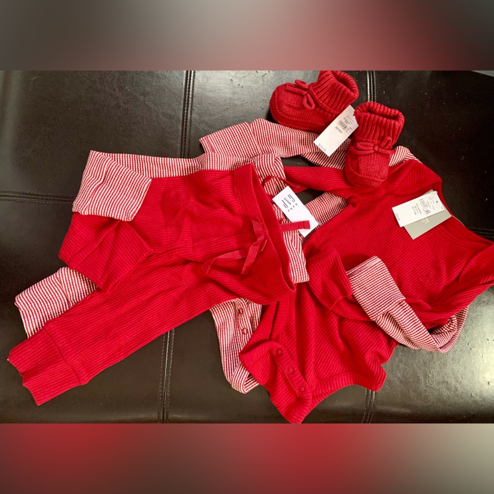 Infant Onesie/Bottoms/knitted Shoes